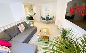 The Seaside Maisonette. Free Parking/Close To Town
